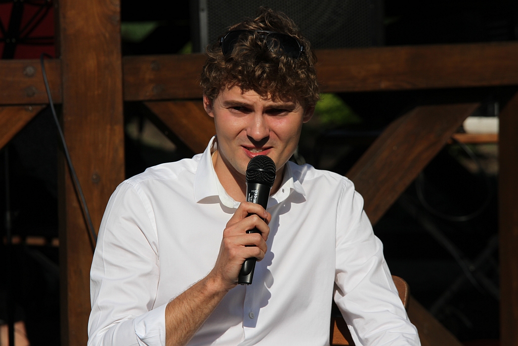 Huragan poezji ściągnął tłumy do legnickiej palmiarni