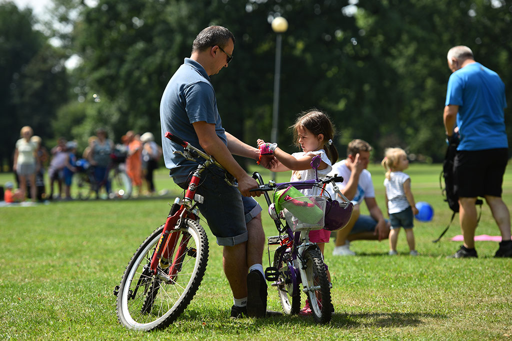 Niedzielny piknik na Polanie Angielskiej Parku Miejskiego