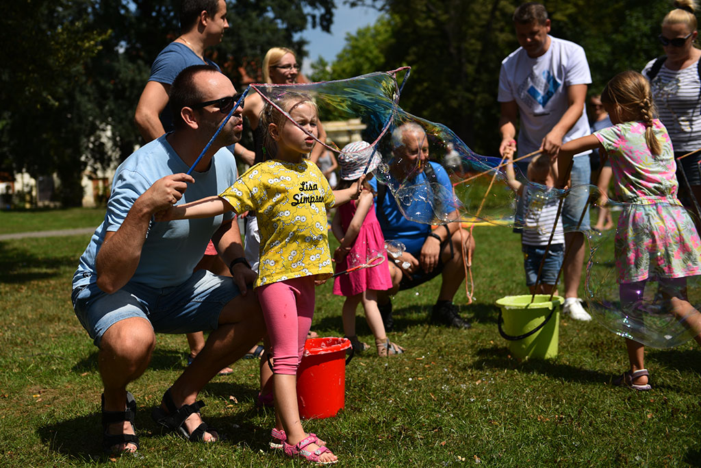 Niedzielny piknik na Polanie Angielskiej Parku Miejskiego
