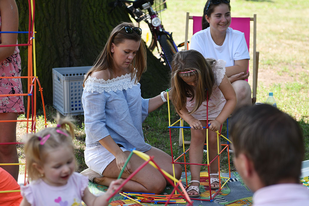 Niedzielny piknik na Polanie Angielskiej Parku Miejskiego