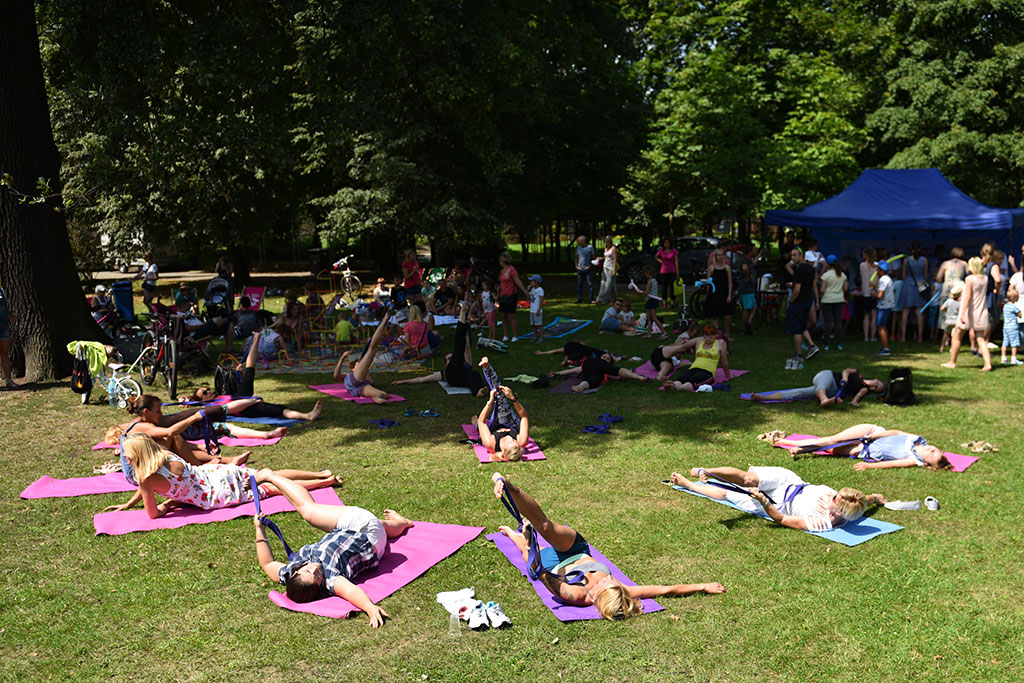 Niedzielny piknik na Polanie Angielskiej Parku Miejskiego