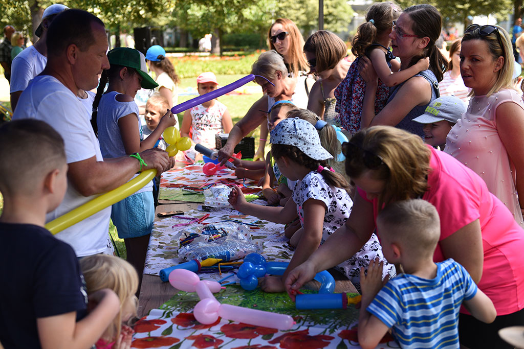 Niedzielny piknik na Polanie Angielskiej Parku Miejskiego
