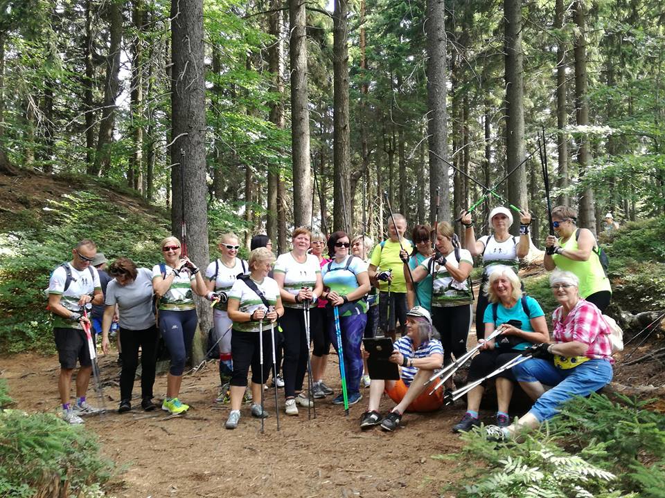 Drapiki i pasjonaci nordic walking na wspólnym wyjeździe