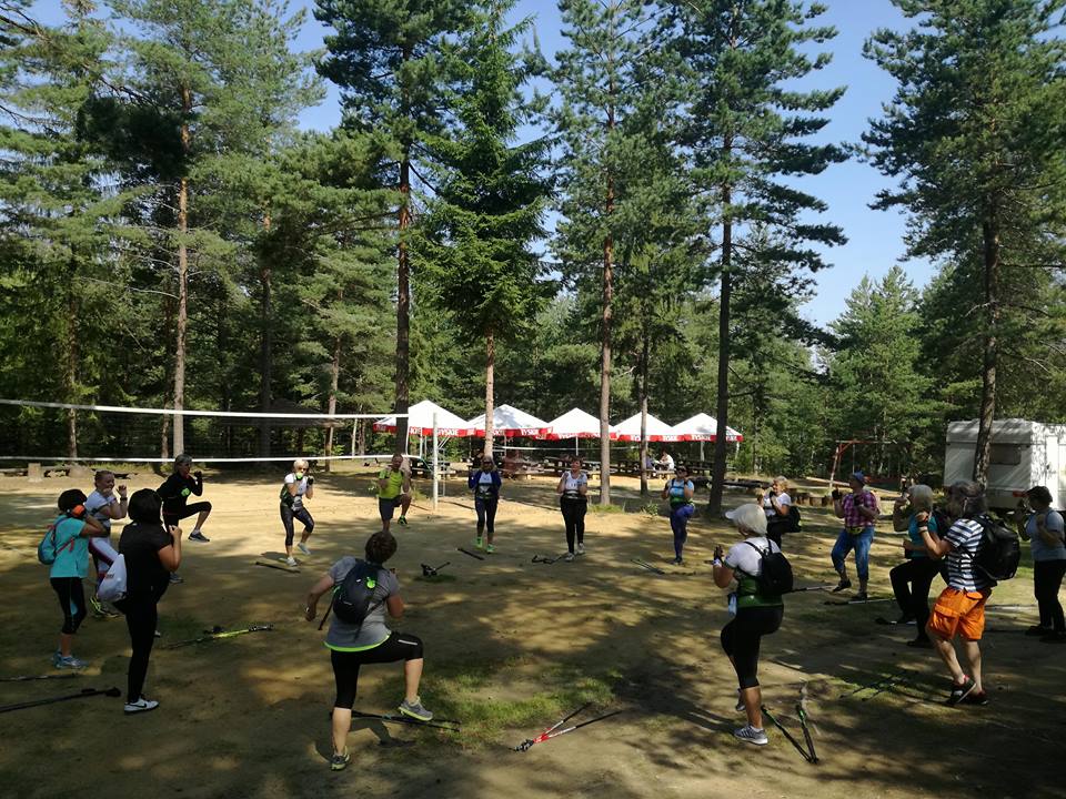 Drapiki i pasjonaci nordic walking na wspólnym wyjeździe