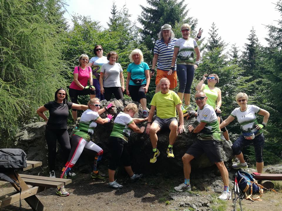 Drapiki i pasjonaci nordic walking na wspólnym wyjeździe