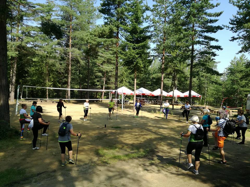 Drapiki i pasjonaci nordic walking na wspólnym wyjeździe