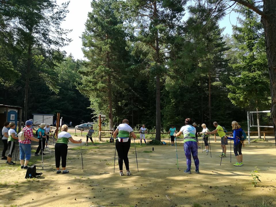 Drapiki i pasjonaci nordic walking na wspólnym wyjeździe