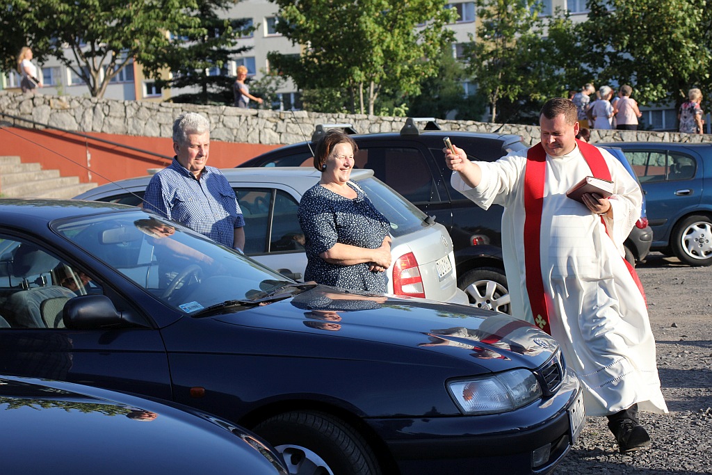 W dzień Świętego Krzystofa poświęcili swoje auta        
