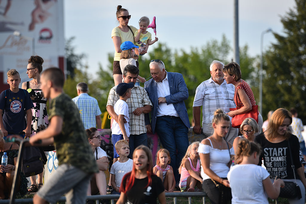 Całe rodziny uczestniczyły w festynie rekreacyjnym na Koperniku