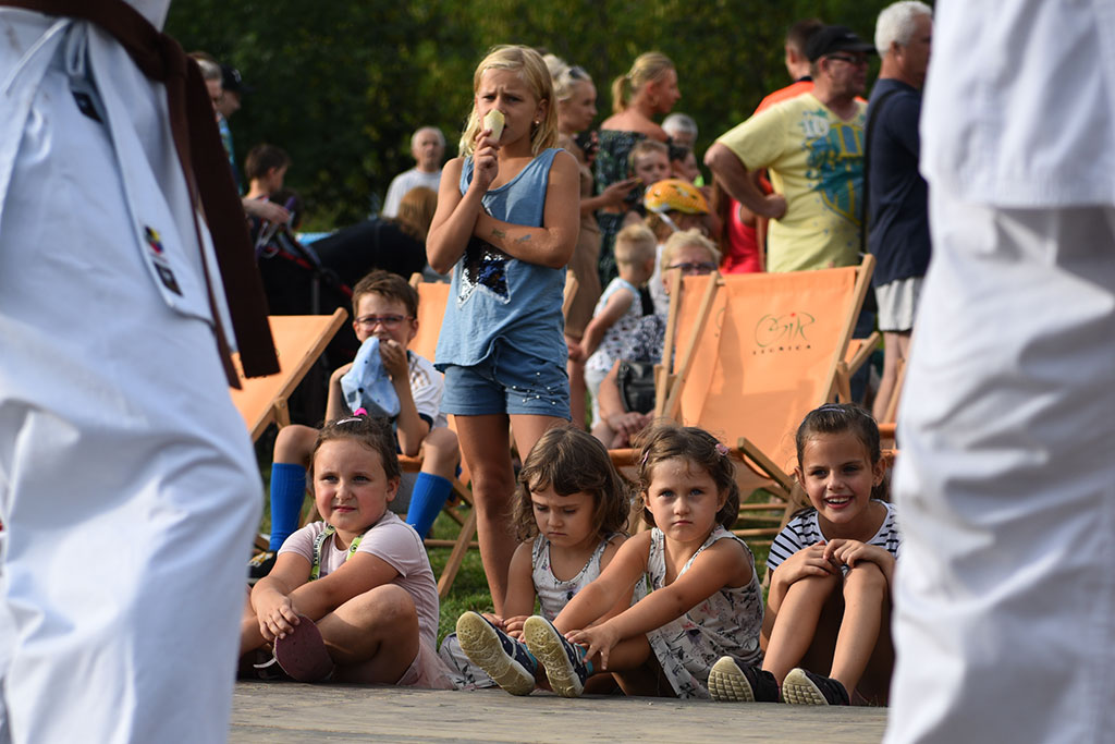 Całe rodziny uczestniczyły w festynie rekreacyjnym na Koperniku