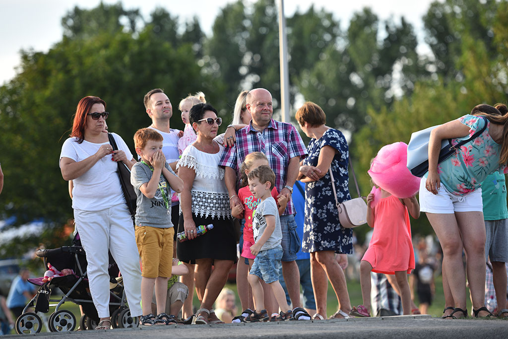 Całe rodziny uczestniczyły w festynie rekreacyjnym na Koperniku