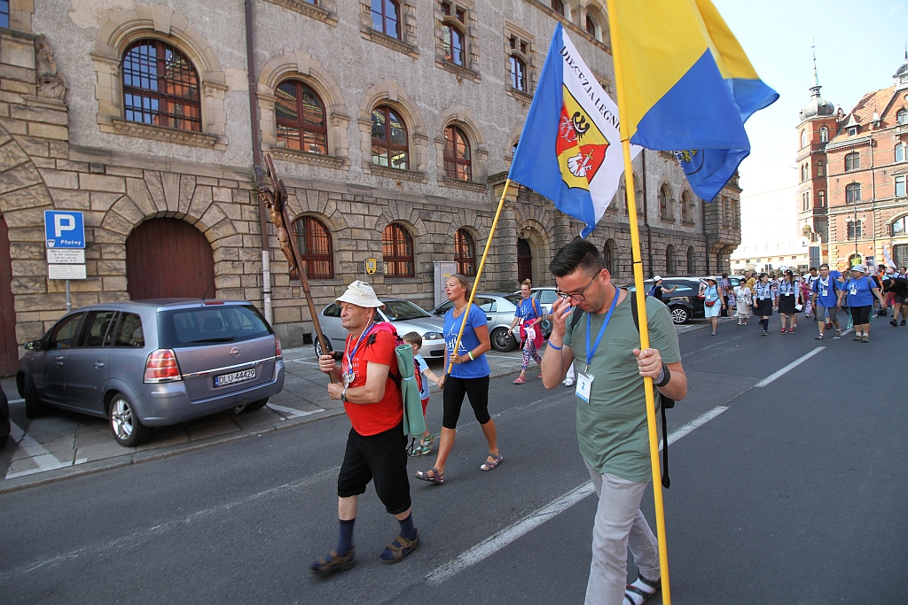Pielgrzymi z Legnicy i regionu ruszyli w drogę na Jasną Górę