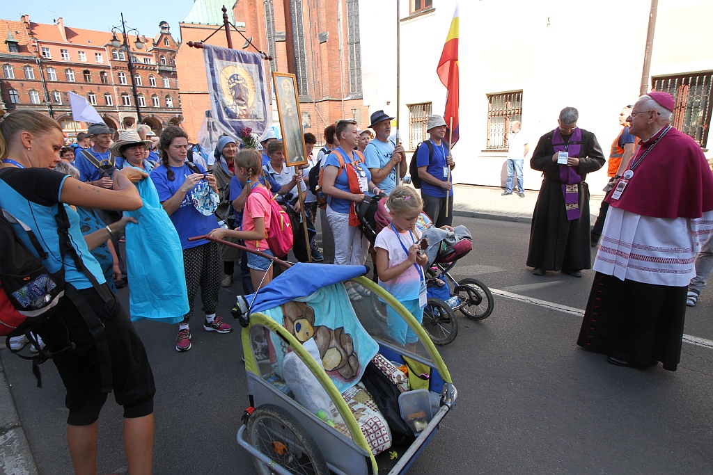 Pielgrzymi z Legnicy i regionu ruszyli w drogę na Jasną Górę