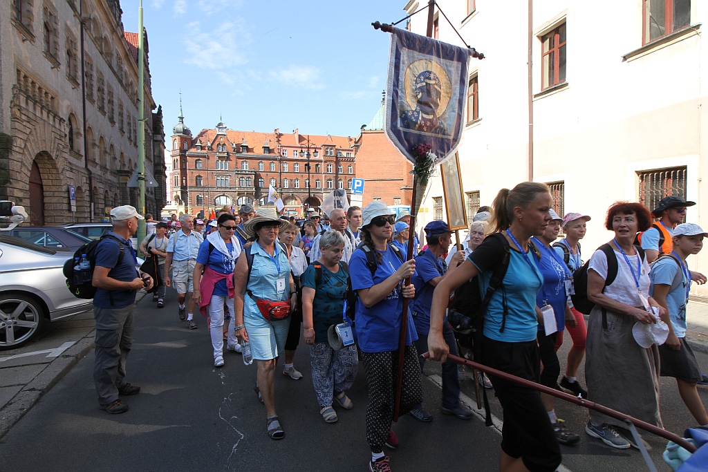 Pielgrzymi z Legnicy i regionu ruszyli w drogę na Jasną Górę