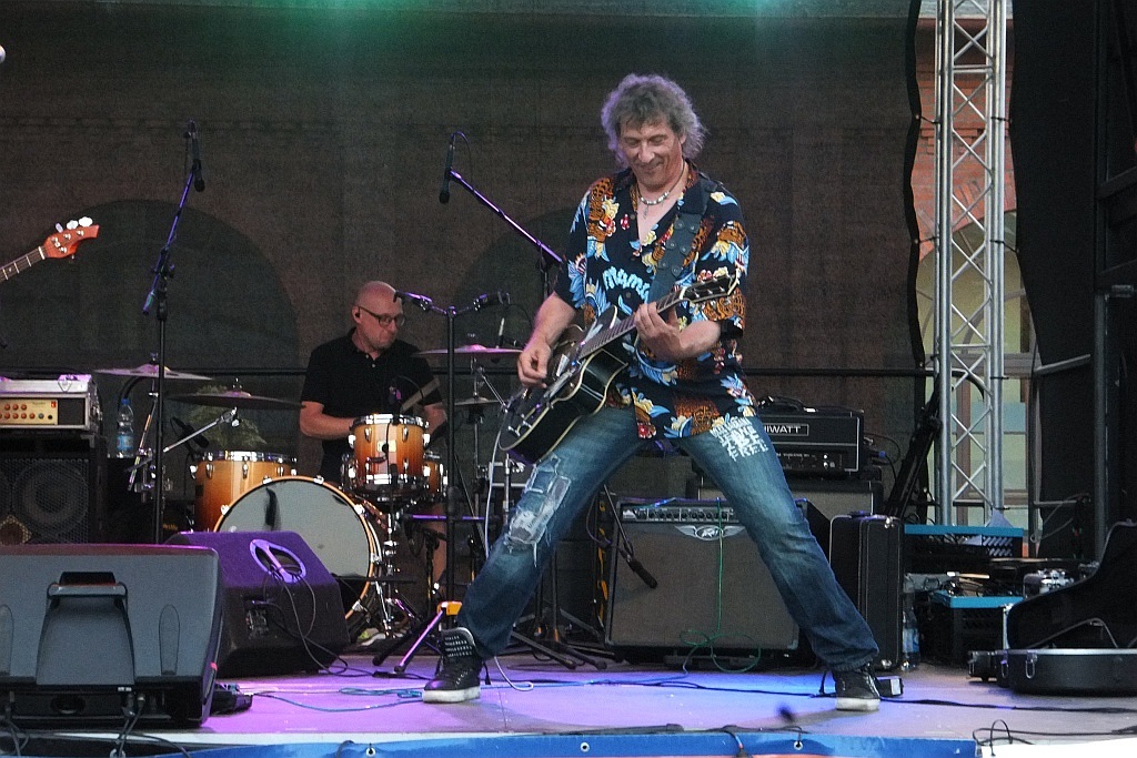 Pierwszy dzień Festiwalu Polskich Legend na dziedzińcu PWSZ