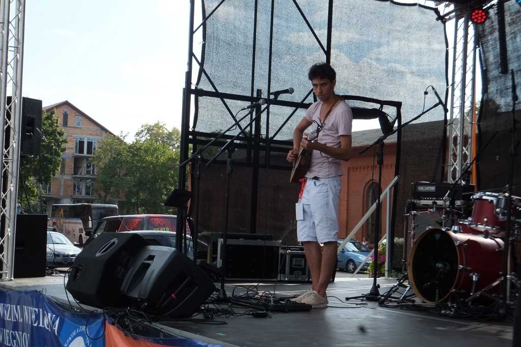 Pierwszy dzień Festiwalu Polskich Legend na dziedzińcu PWSZ