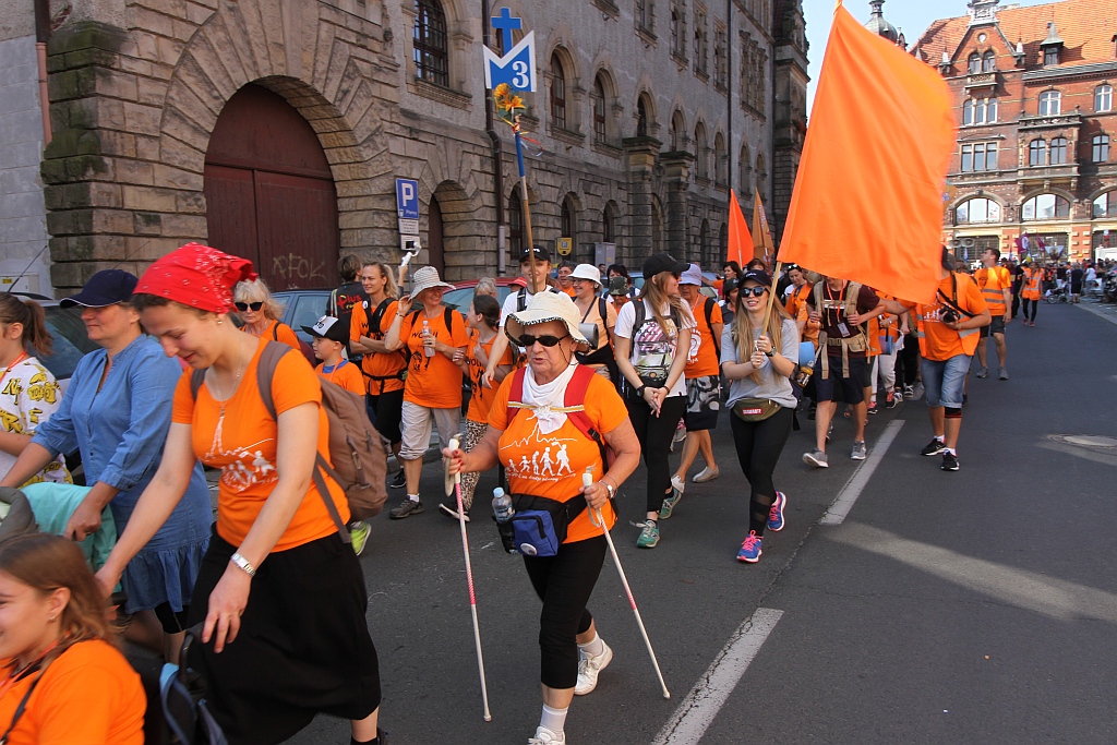 Pielgrzymi z Legnicy i regionu ruszyli w drogę na Jasną Górę