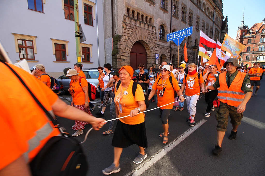 Pielgrzymi z Legnicy i regionu ruszyli w drogę na Jasną Górę