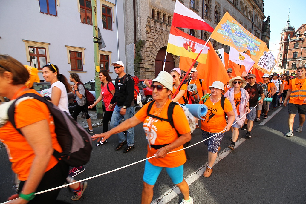 Pielgrzymi z Legnicy i regionu ruszyli w drogę na Jasną Górę