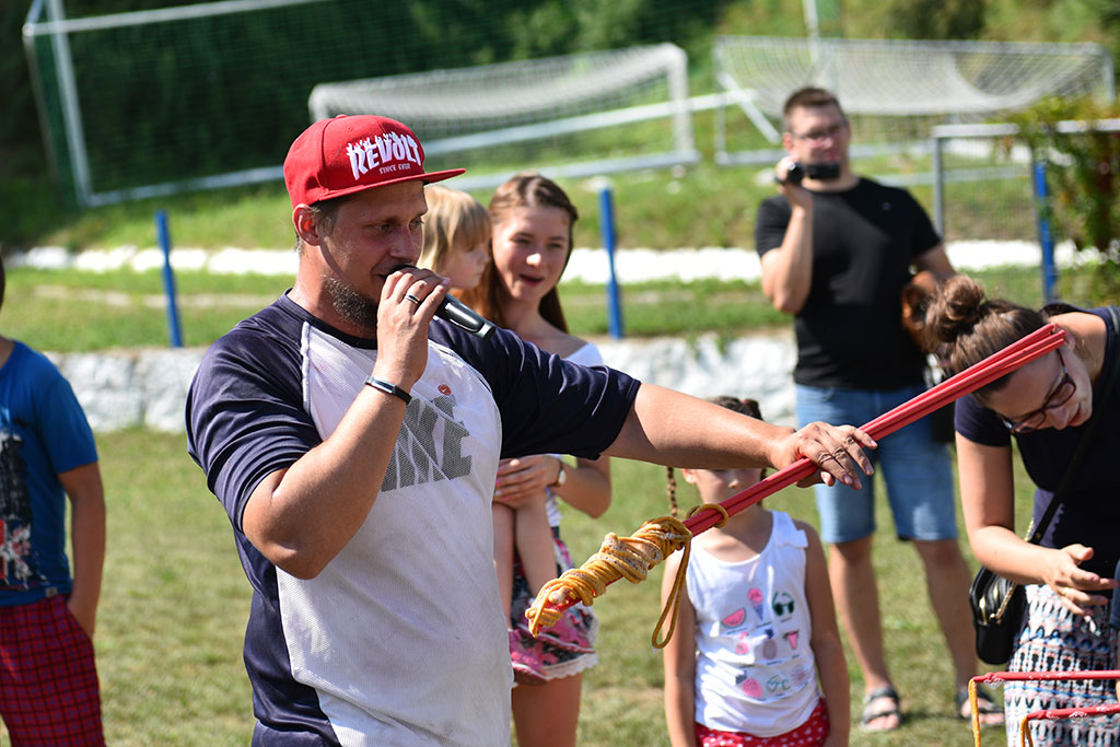 Tysiące różnokolorowych baniek mydlanych nad Legnicą