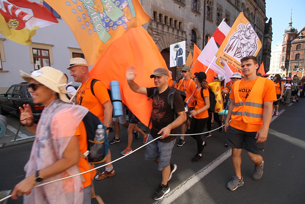 Pielgrzymi z Legnicy i regionu ruszyli w drogę na Jasną Górę