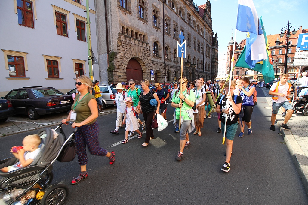 Pielgrzymi z Legnicy i regionu ruszyli w drogę na Jasną Górę
