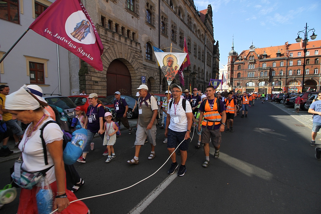 Pielgrzymi z Legnicy i regionu ruszyli w drogę na Jasną Górę