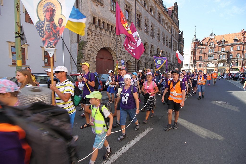 Pielgrzymi z Legnicy i regionu ruszyli w drogę na Jasną Górę
