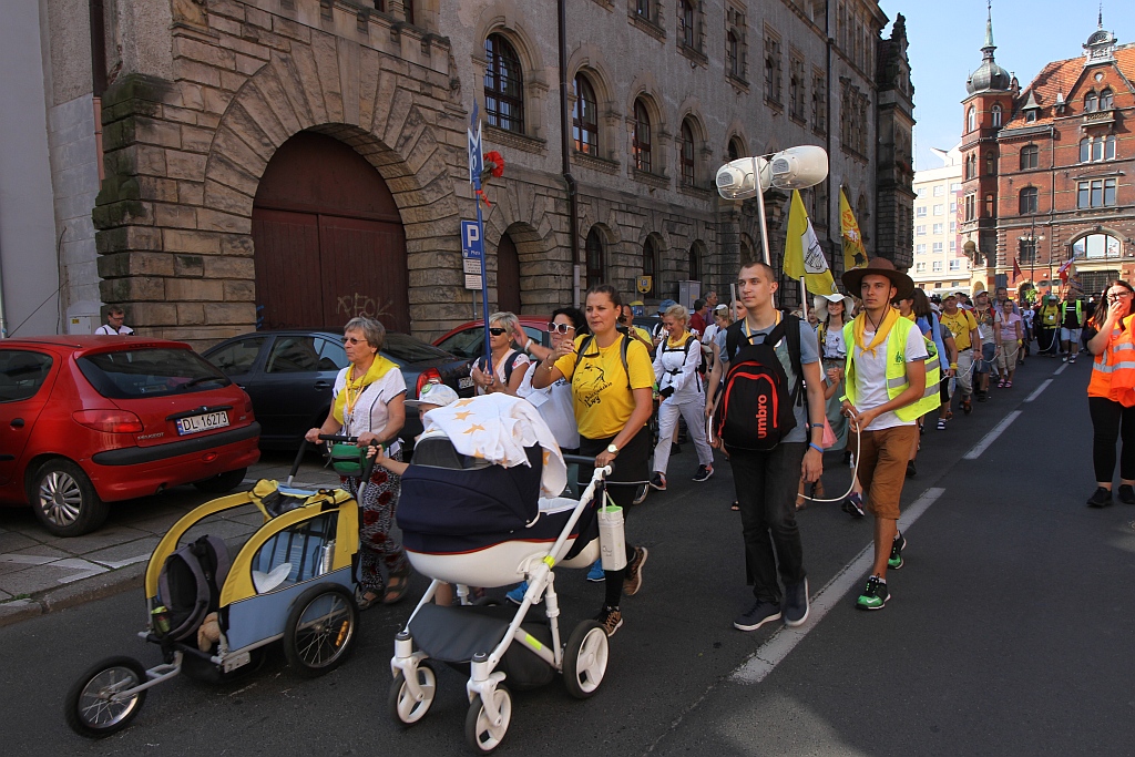 Pielgrzymi z Legnicy i regionu ruszyli w drogę na Jasną Górę