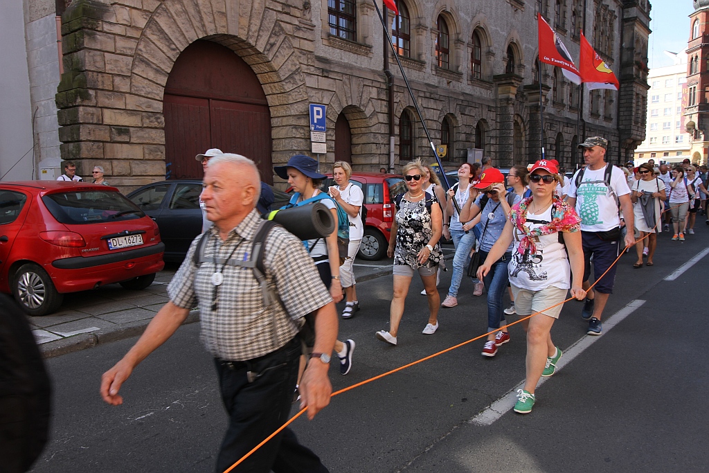 Pielgrzymi z Legnicy i regionu ruszyli w drogę na Jasną Górę