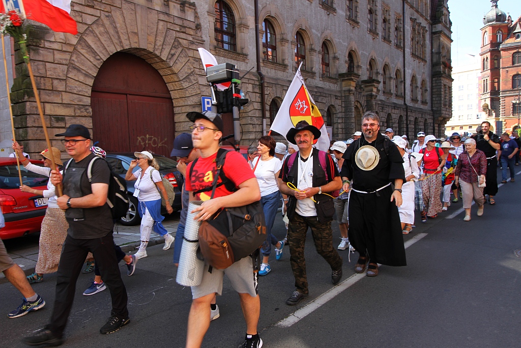 Pielgrzymi z Legnicy i regionu ruszyli w drogę na Jasną Górę