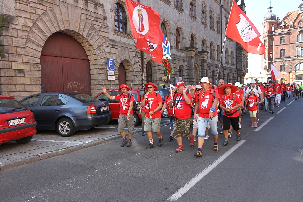 Pielgrzymi z Legnicy i regionu ruszyli w drogę na Jasną Górę