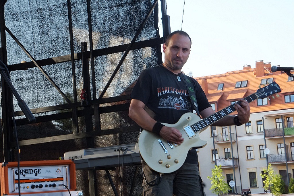 Pierwszy dzień Festiwalu Polskich Legend na dziedzińcu PWSZ