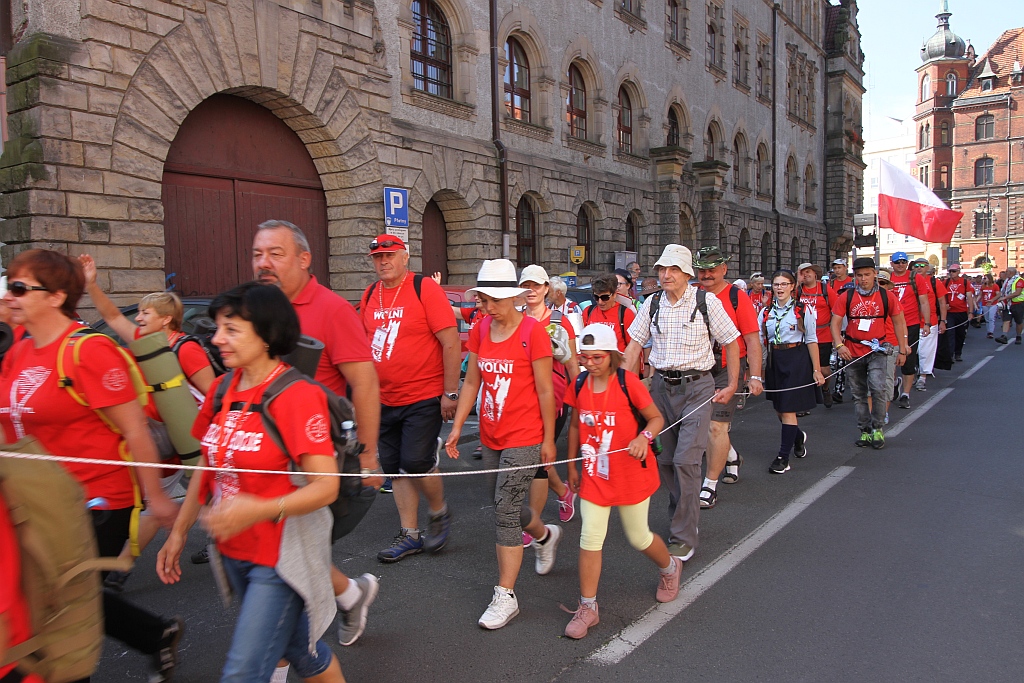 Pielgrzymi z Legnicy i regionu ruszyli w drogę na Jasną Górę