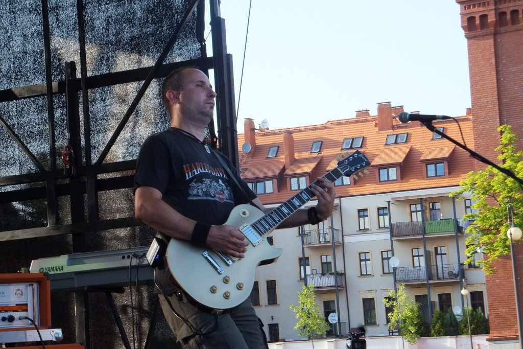 Pierwszy dzień Festiwalu Polskich Legend na dziedzińcu PWSZ