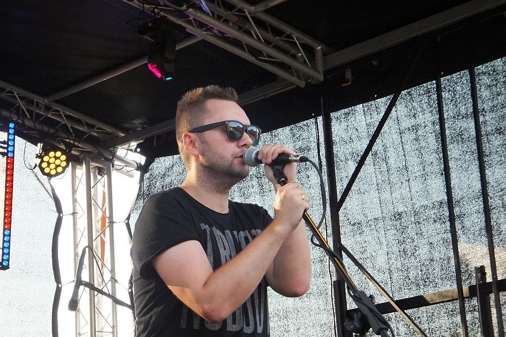Pierwszy dzień Festiwalu Polskich Legend na dziedzińcu PWSZ