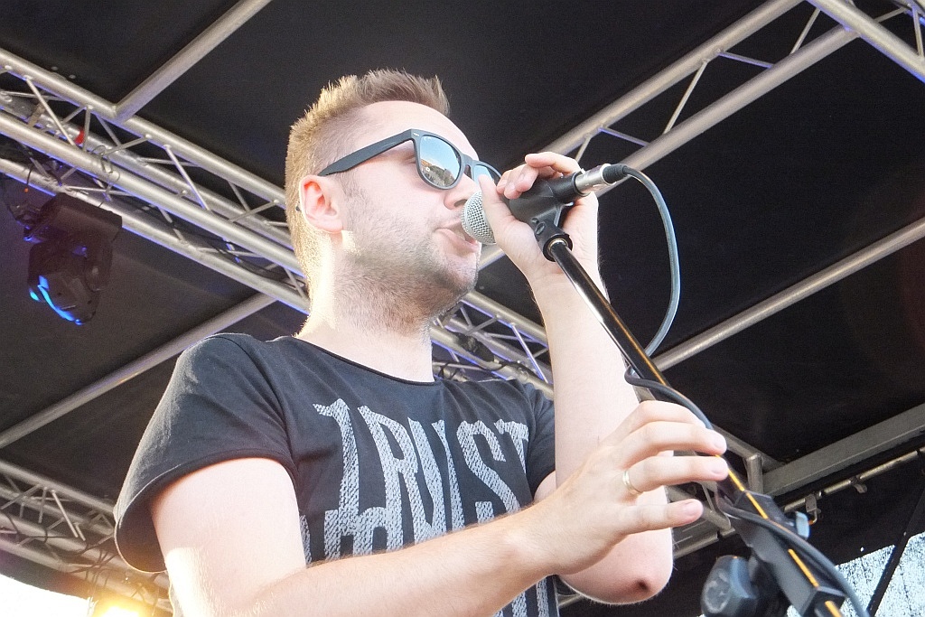 Pierwszy dzień Festiwalu Polskich Legend na dziedzińcu PWSZ