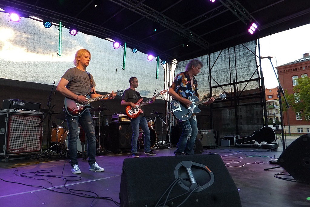 Pierwszy dzień Festiwalu Polskich Legend na dziedzińcu PWSZ