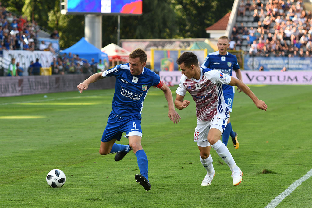 Górnik Zabrze zdobył Legnicę. Domowa porażka piłkarzy Miedzi