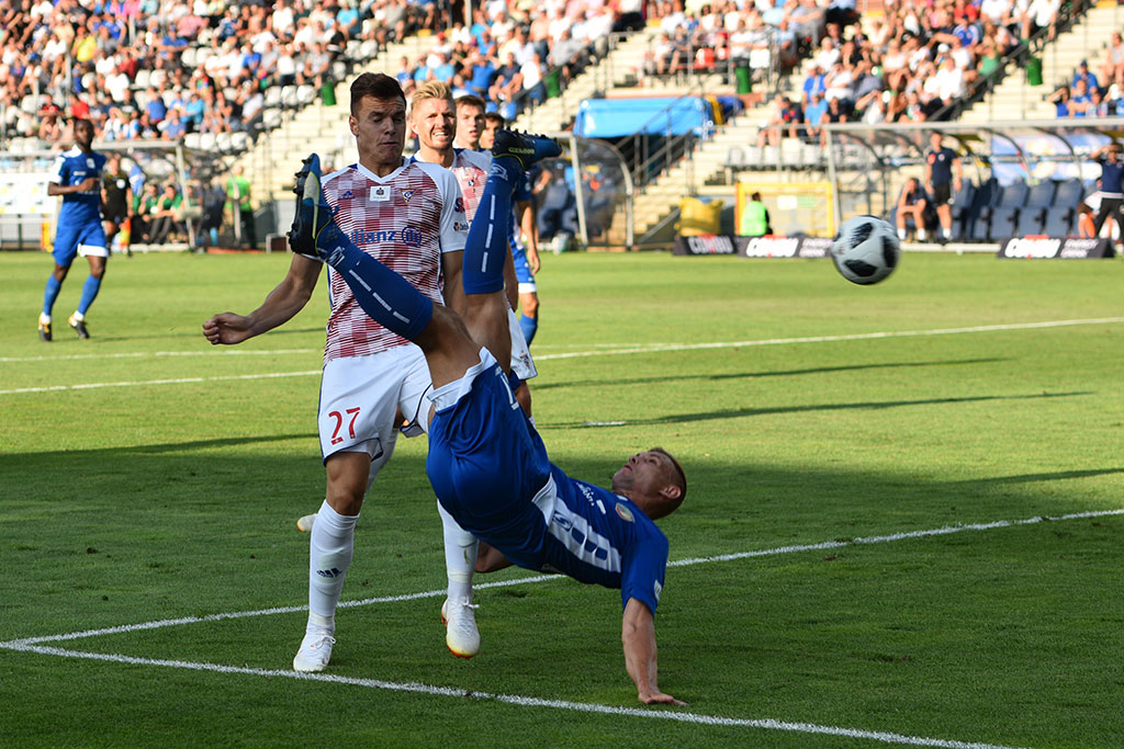 Górnik Zabrze zdobył Legnicę. Domowa porażka piłkarzy Miedzi