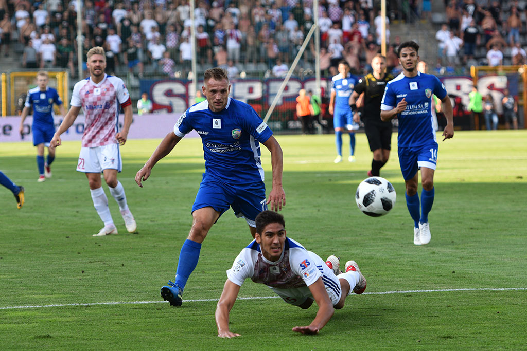 Górnik Zabrze zdobył Legnicę. Domowa porażka piłkarzy Miedzi