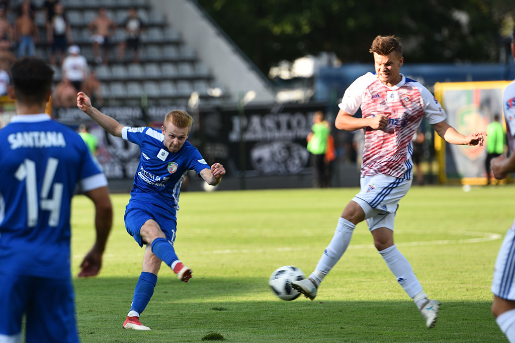 Górnik Zabrze zdobył Legnicę. Domowa porażka piłkarzy Miedzi