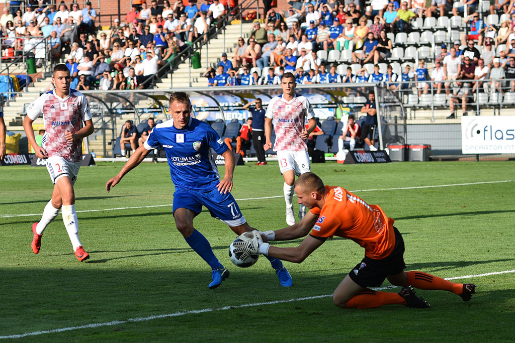 Górnik Zabrze zdobył Legnicę. Domowa porażka piłkarzy Miedzi
