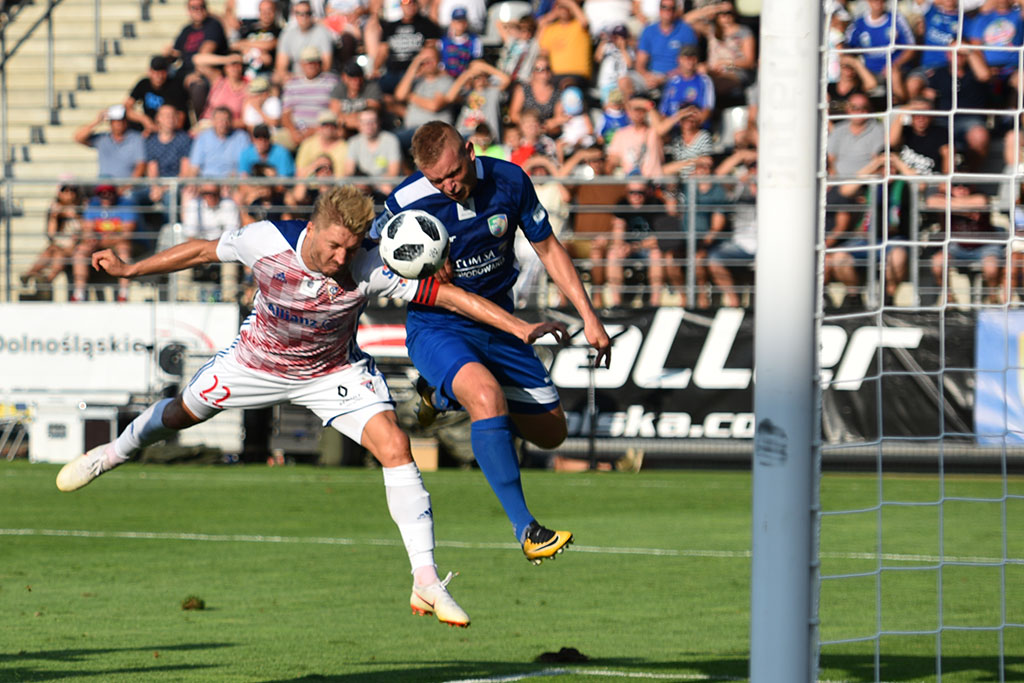 Górnik Zabrze zdobył Legnicę. Domowa porażka piłkarzy Miedzi
