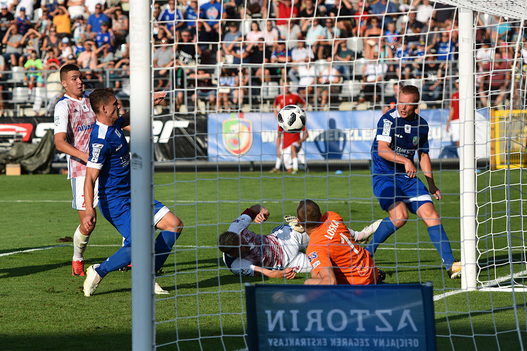 Górnik Zabrze zdobył Legnicę. Domowa porażka piłkarzy Miedzi