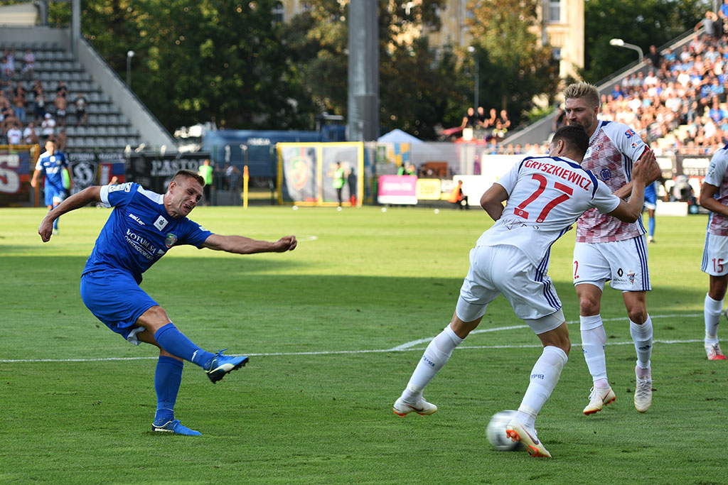Górnik Zabrze zdobył Legnicę. Domowa porażka piłkarzy Miedzi