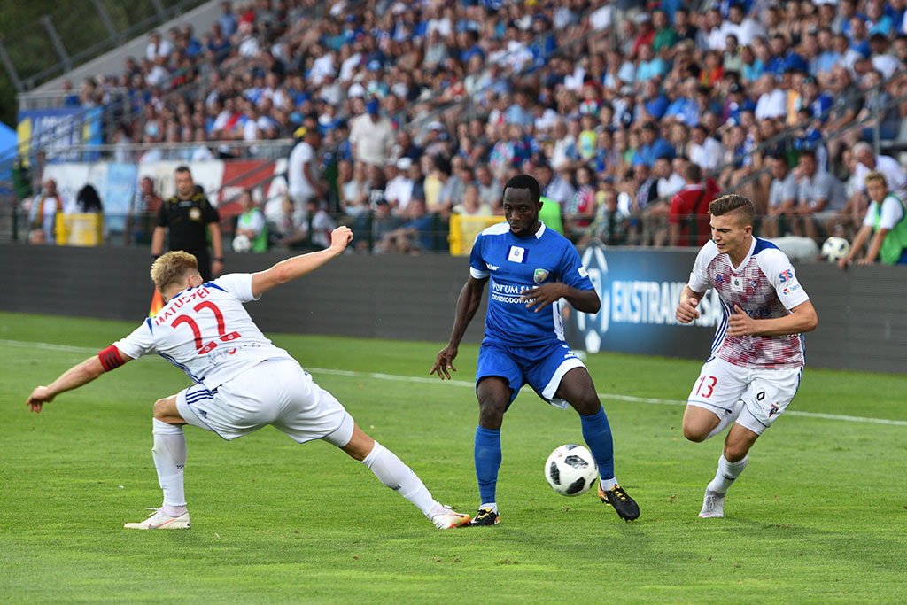 Górnik Zabrze zdobył Legnicę. Domowa porażka piłkarzy Miedzi
