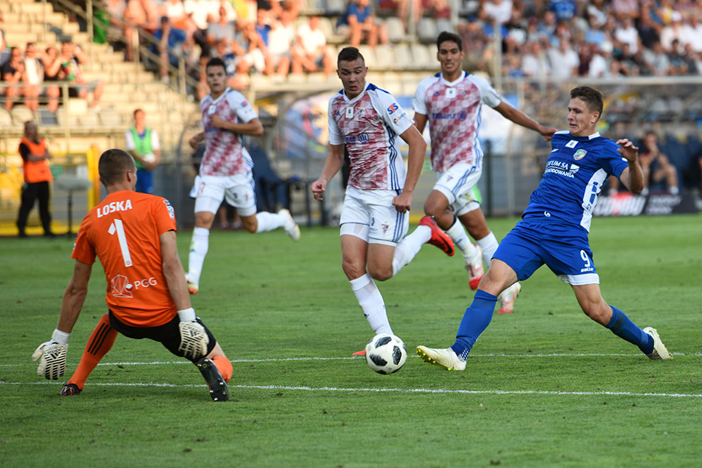 Górnik Zabrze zdobył Legnicę. Domowa porażka piłkarzy Miedzi
