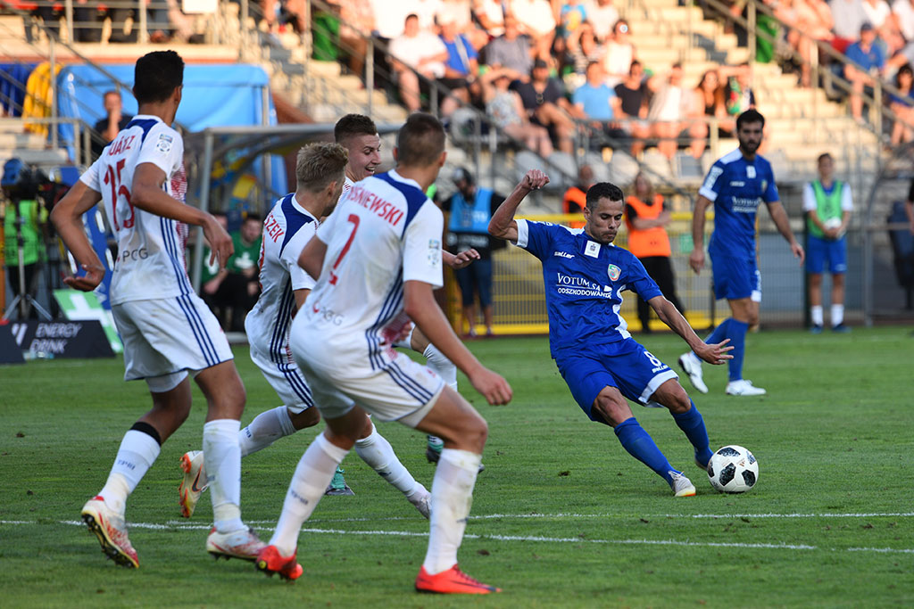 Górnik Zabrze zdobył Legnicę. Domowa porażka piłkarzy Miedzi