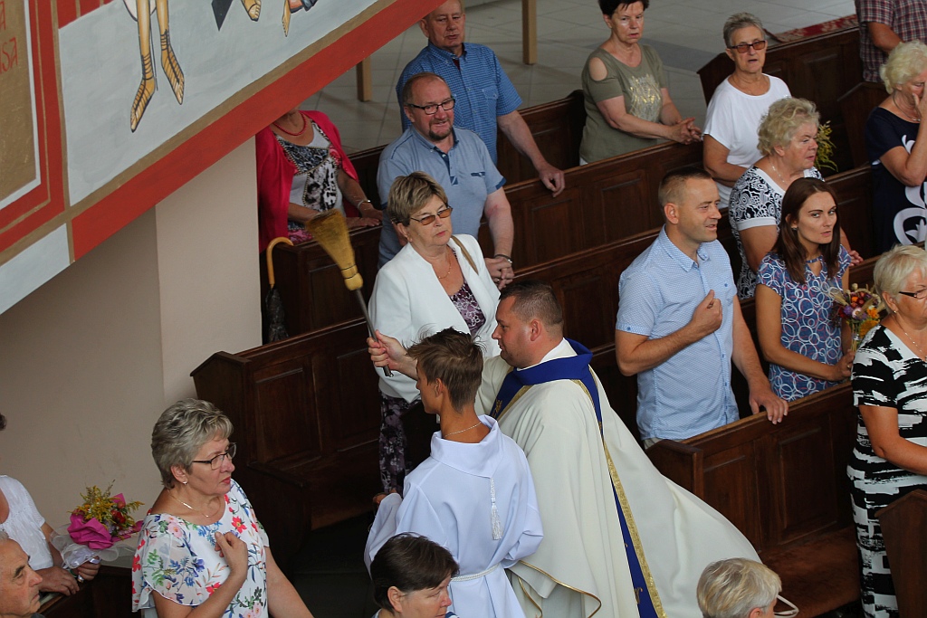 Poświęcenie kwiatów i ziół w kościele na Osiedlu Kopernika